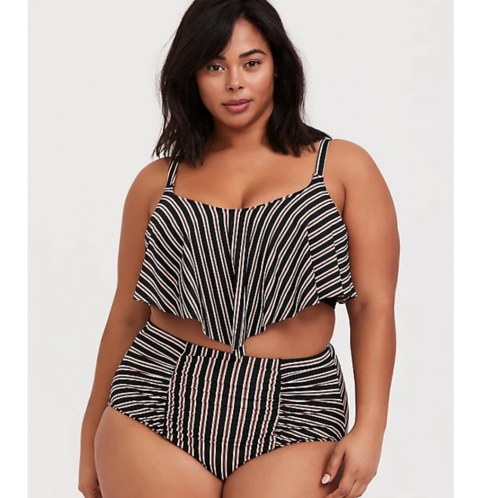 Torrid (3) Wireless Flounce Bikini Top